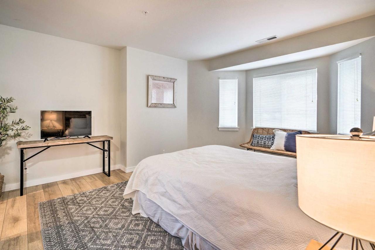 Chic Chelan Condo With Balcony, Walk To Lake And Dtwn! Buitenkant foto