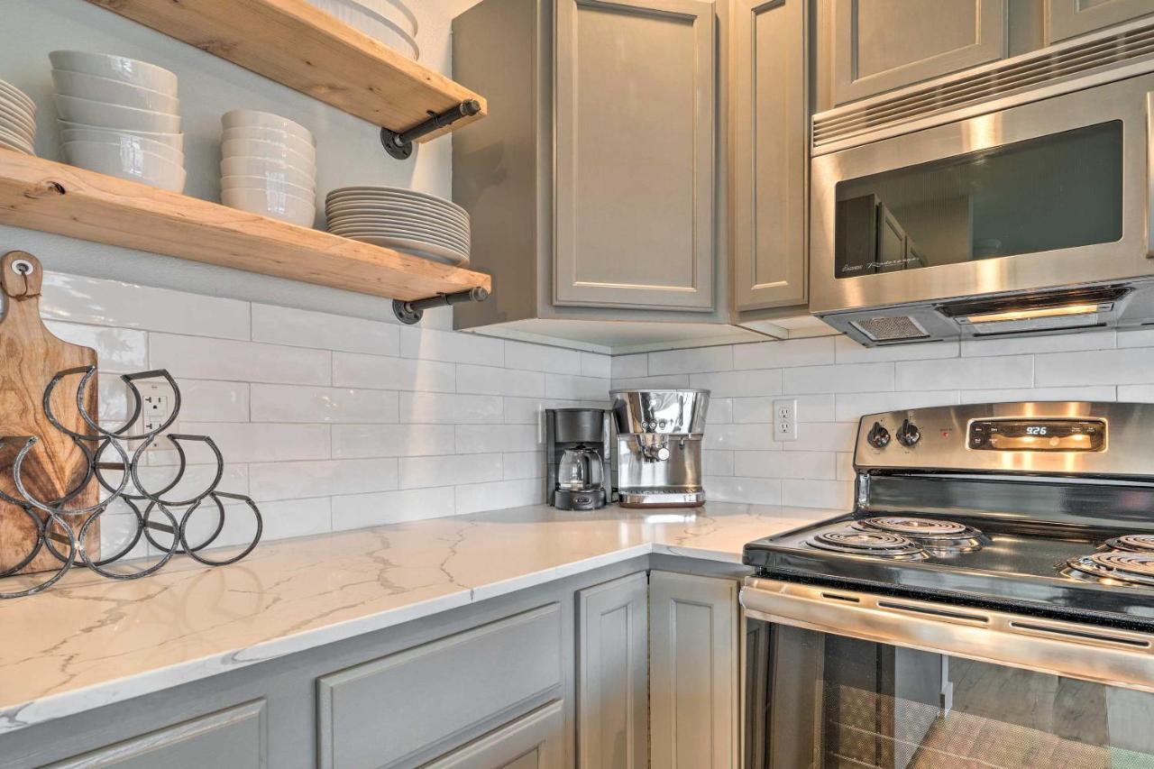 Chic Chelan Condo With Balcony, Walk To Lake And Dtwn! Buitenkant foto
